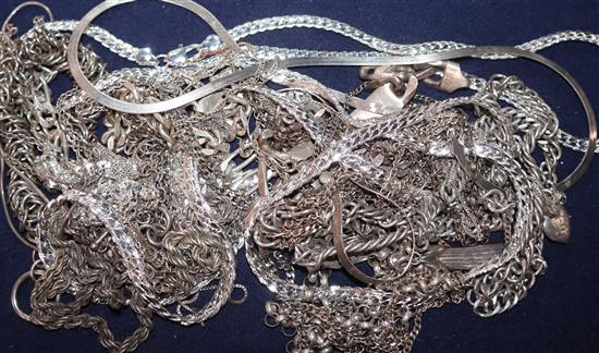 A collection of assorted 925 and white metal chains etc.